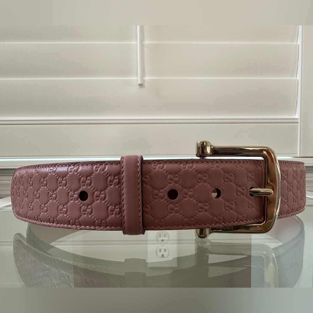 GUCCI
Light Pink Leather Micro Guccissima Embossed Belt
